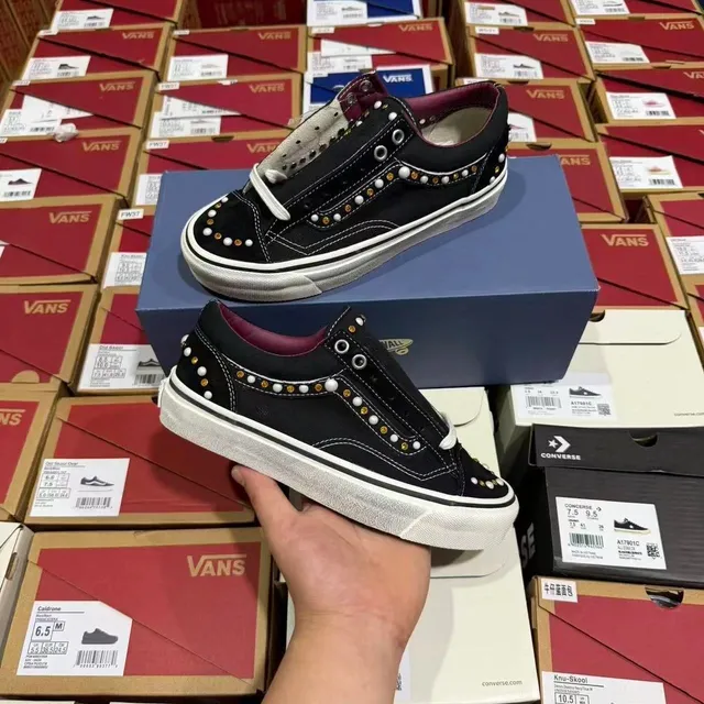 Vans Old Skool Studded