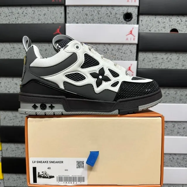 Louis Vuitton LV Sneaker Monogram Flower
