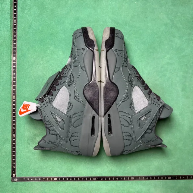Air Jordan 4 Travis Scott