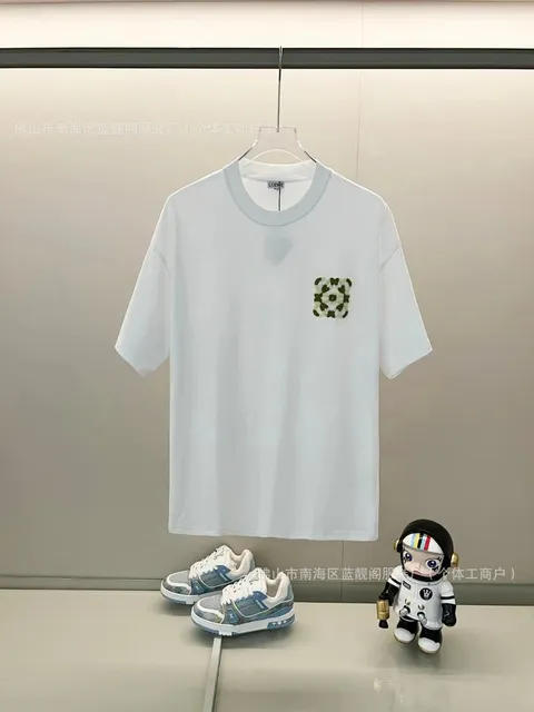 C24白色