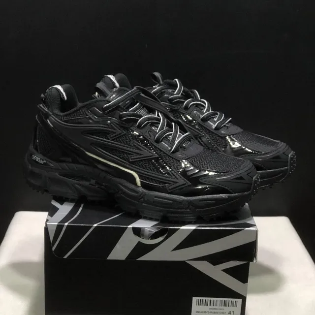 Off-White Runner Black