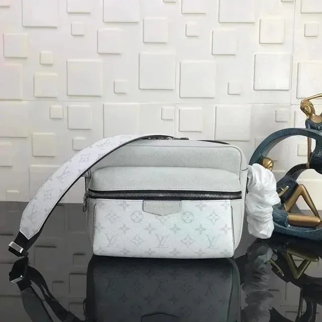 Louis Vuitton On The Go Monogram Eclipse