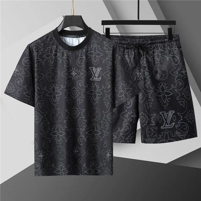 Louis Vuitton Monogram Print Set All-Over LV Motif