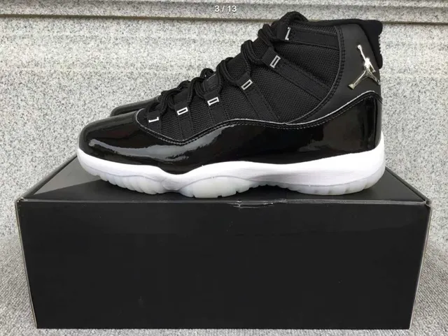 Air Jordan 11 Concord