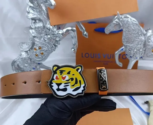 Louis Vuitton Tiger Belt Enamel Tiger Buckle