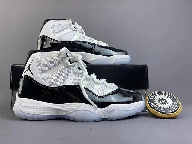 Air Jordan 11 Concord