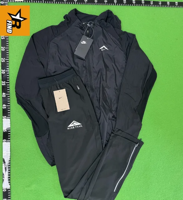sets Nike Trail