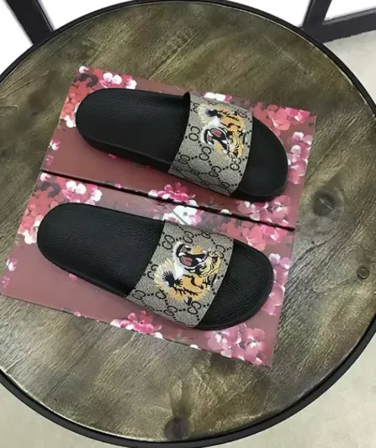 Gucci Tiger Slide GG Supreme with Tiger Print