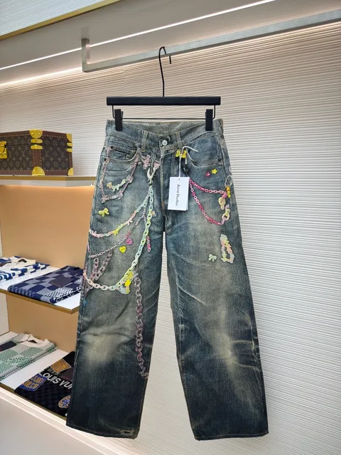 7606