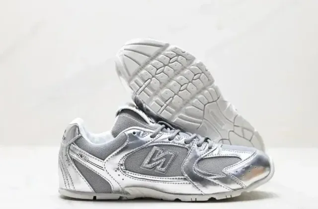 New Balance 530 Metallic Silver