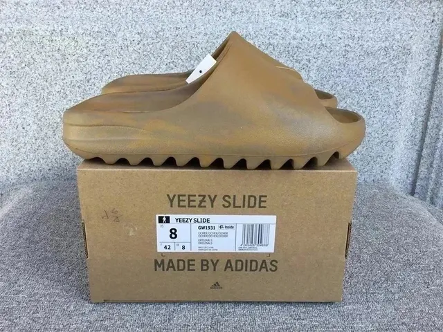 Yeezy Slide Earth