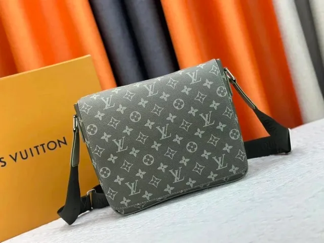 Louis Vuitton On The Go Monogram Eclipse