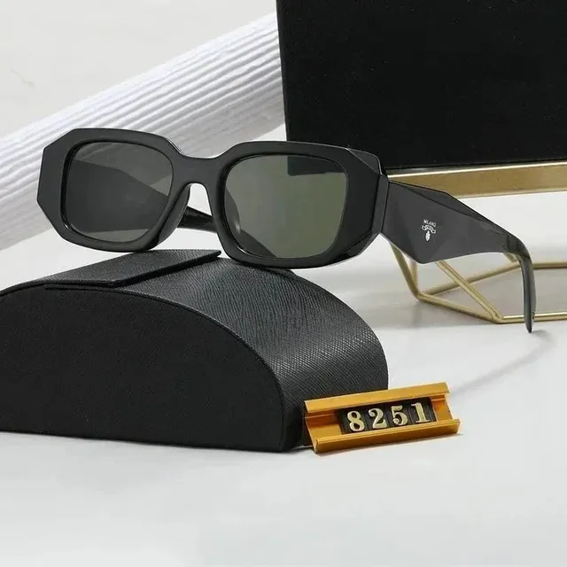 PRADA 黑绿