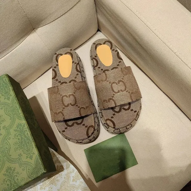 卡其色