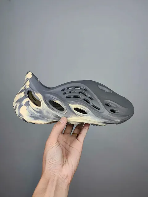 Yeezy Foam Runner Cloud