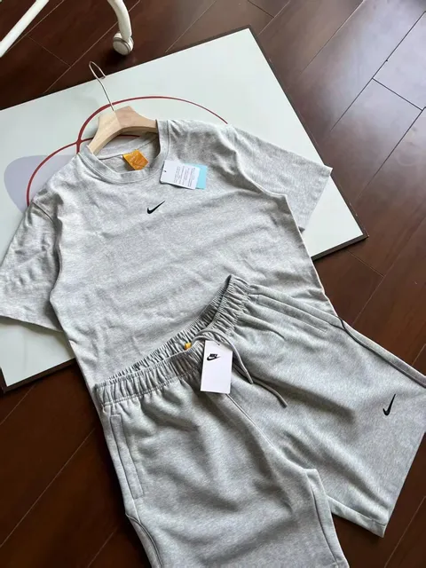 灰色套装