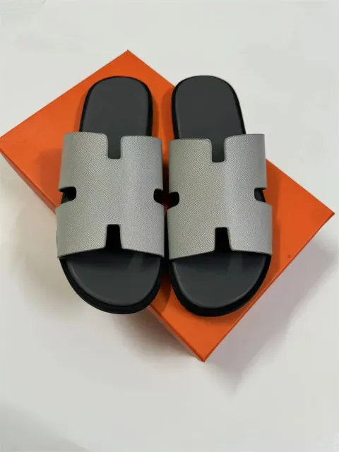 Gray + light gray palm print