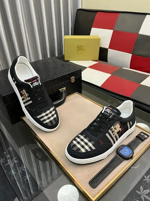 Burberry Low-Top Sneaker Checkered Logo