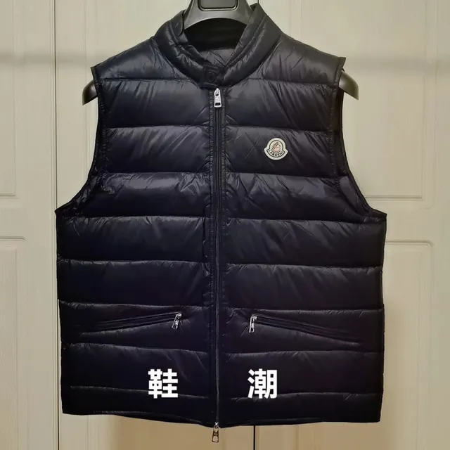 Moncler藏青色