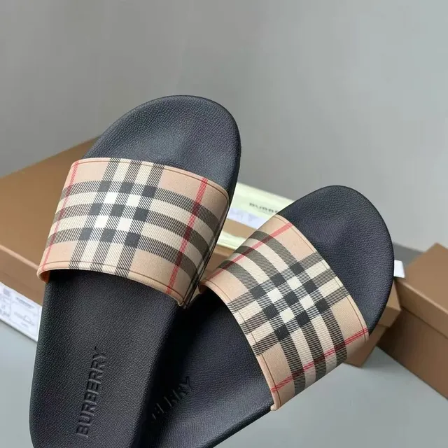 Burberry Equestrian Knight Slide Classic Check