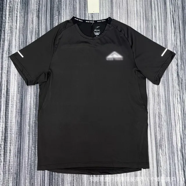 Triangular black short sleeved shirt