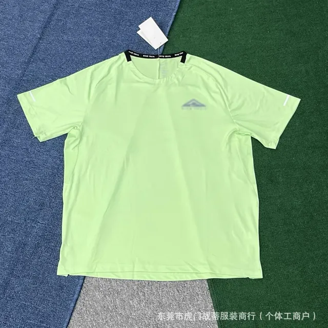 Triangle green short sleeved shirt