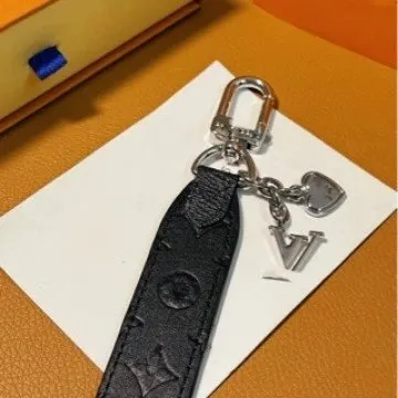 黑色钥匙扣