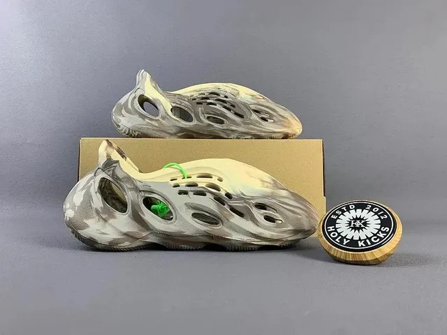 Yeezy Foam Runner Desert Sand