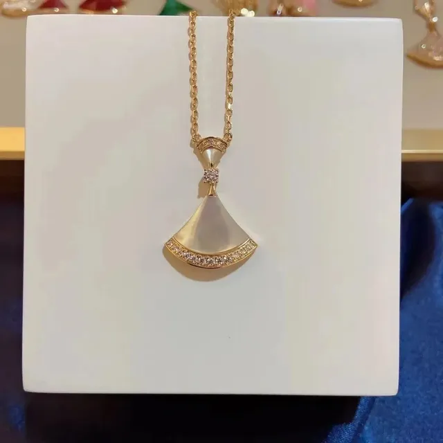 Bulgari Serpenti Fan Pendant Mother-of-Pearl and Diamonds