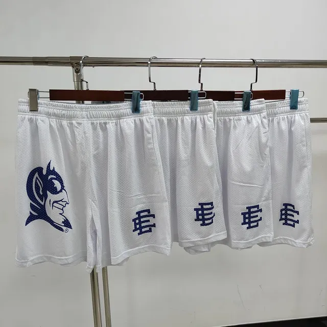 E02