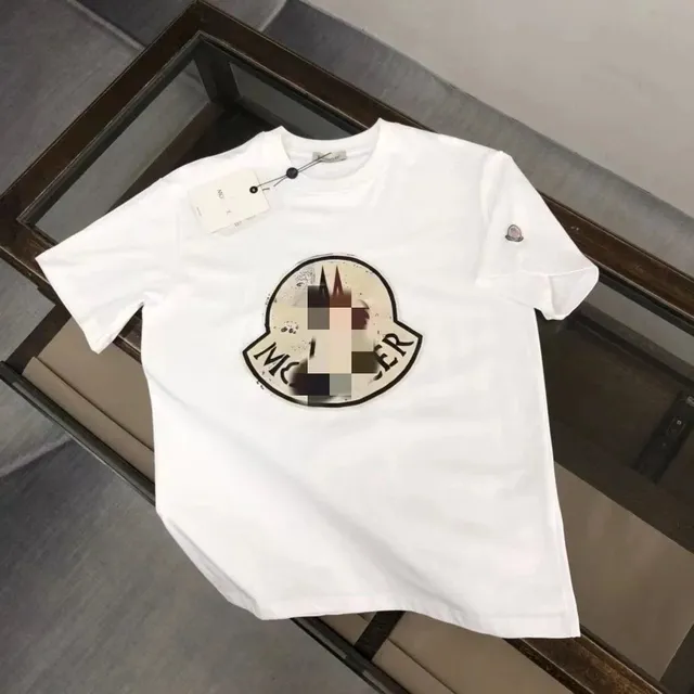 白色.