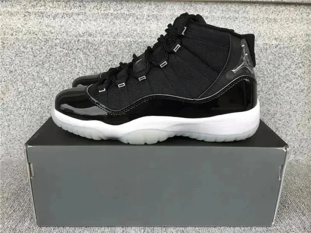 Air Jordan 11 Concord