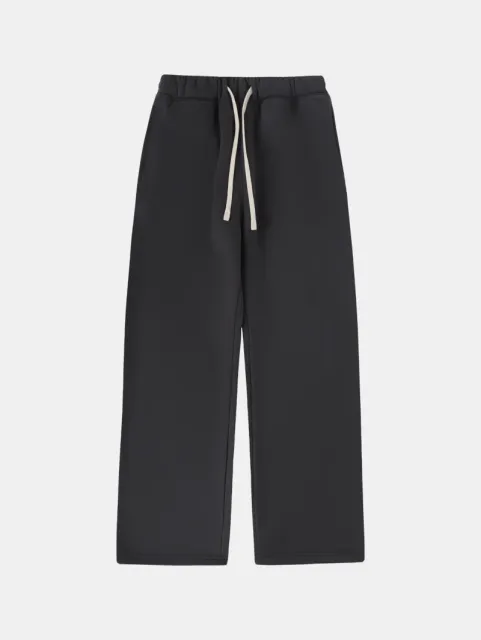 深灰色卫裤(dark grey sweatpants)
