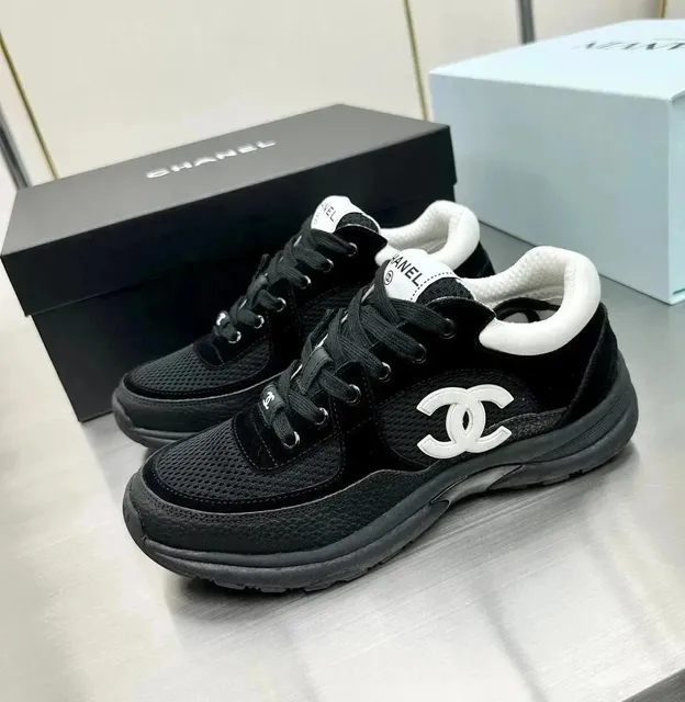 Chanel Sneaker CC Logo