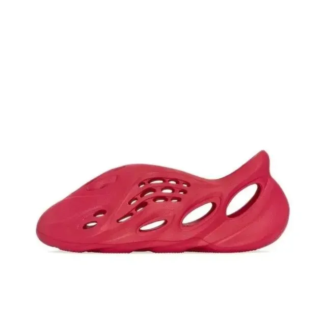 Yeezy Foam Runner Crimson