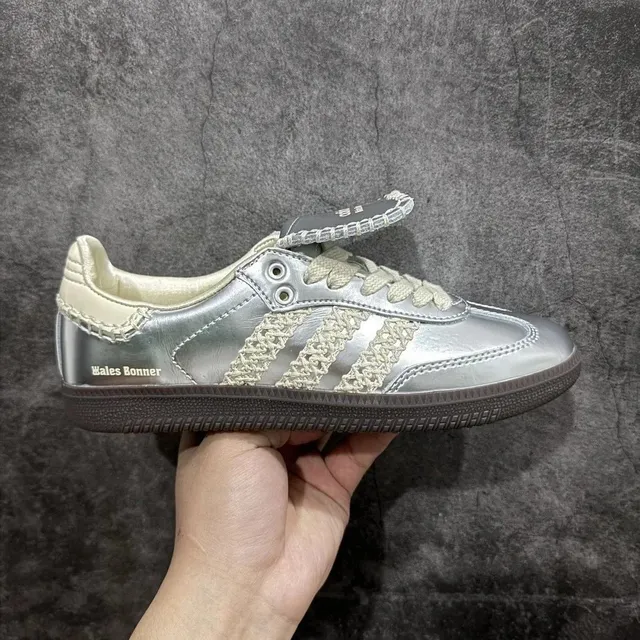 阿迪 WD联名镜面银 IG8181