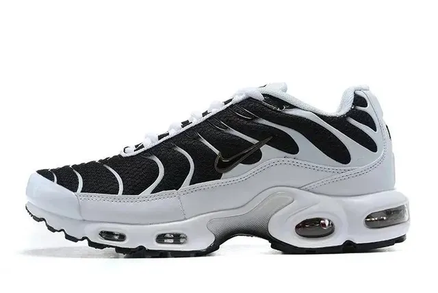 Nike Air Max Plus Triple Black/White
