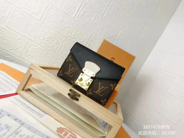 Louis Vuitton Pochette Metis Monogram Canvas