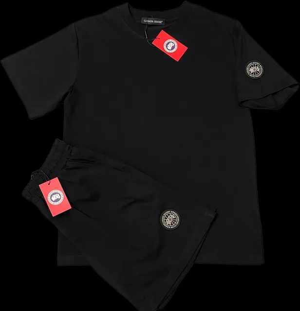 02Canada-Goose 圆领黑标