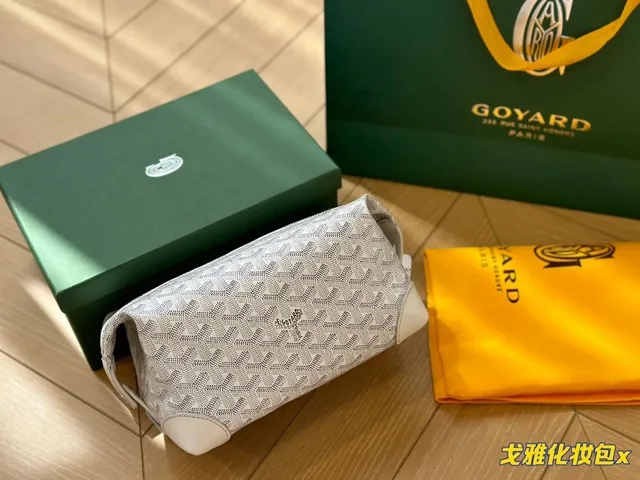 Goyard Cosmetic Pouch Chevron Canvas
