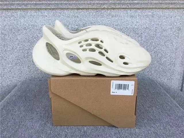 Yeezy Foam Runner Bone
