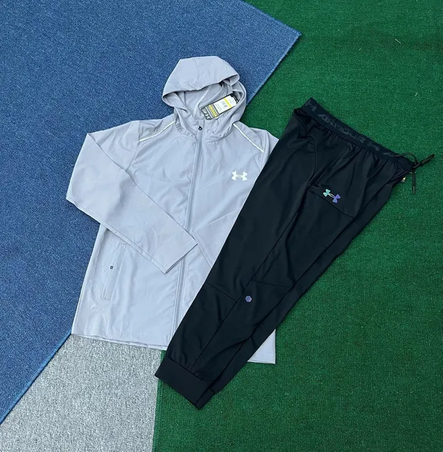 Under Armour Hooded Jacket and Joggers Set Lightweight Performance