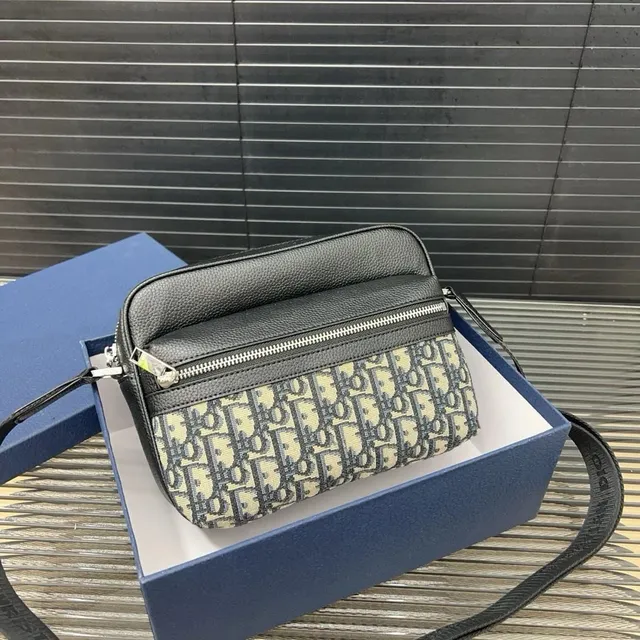 F3