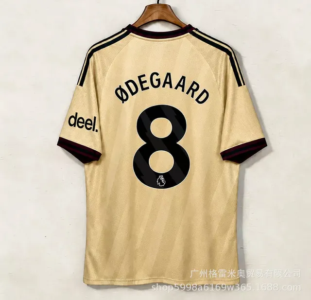 26-27 Arsenal's second away 8th star