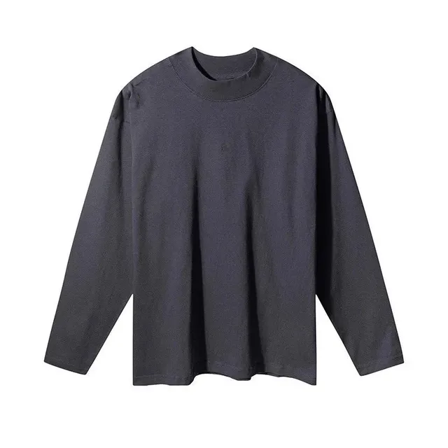 Long-Sleeve Crewneck Minimal