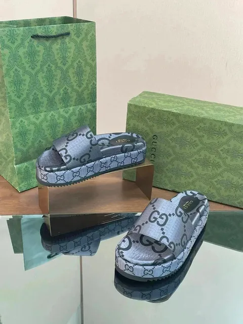 Gucci GG Marmont Slide GG Supreme