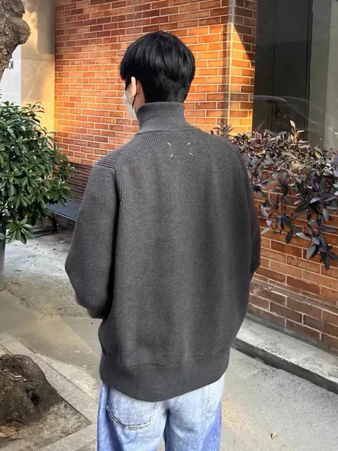 深灰色