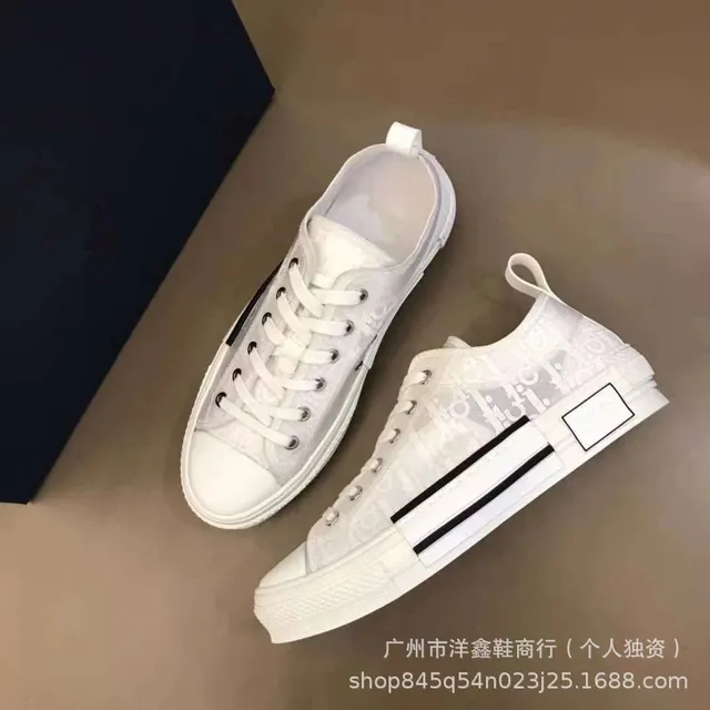 白色低帮