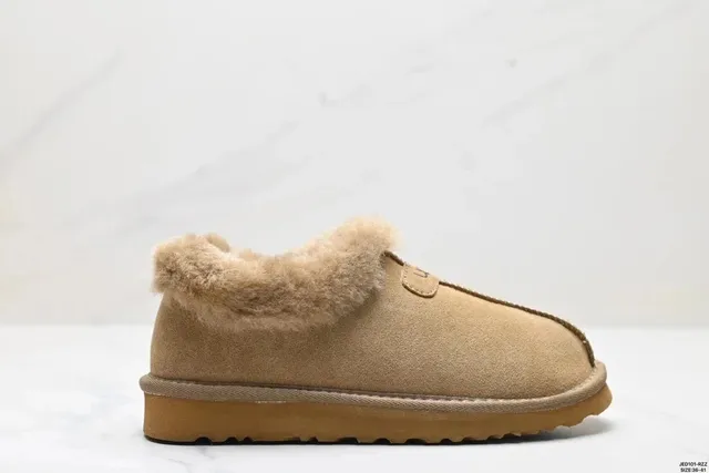 UGG Classic Mini Shearling Lined
