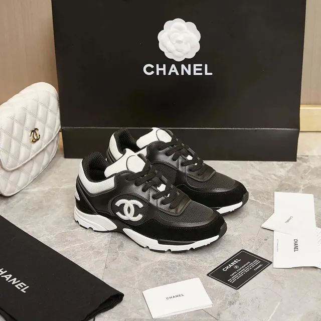 Chanel Sneaker CC Logo
